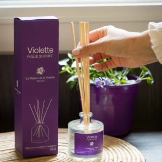 Notre collection senteur violette-figue sucrée s’agrandit avec une nouveauté : le diffuseur de parfum d’intérieur avec bâtonnets en rotin !

#lamaisondelaviolette #violettes #violettesdetoulouse #àtoulouse #fleurs #fleurdeviolette #visiteztoulouse #entrepreneuse #entrepreneusetoulousaine #culture #artisanatfrancais #madeinoccitanie #occitanietourisme #senteur #interieur #deco